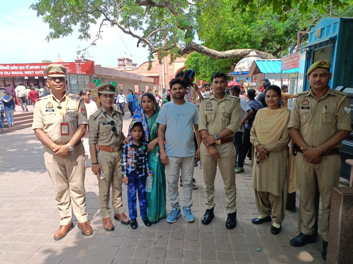 ताजमहल घूमने आया 6 वर्षीय बच्चा परिजनों से बिछड़ा, 30 मिनट में पुलिस ने मिलाया