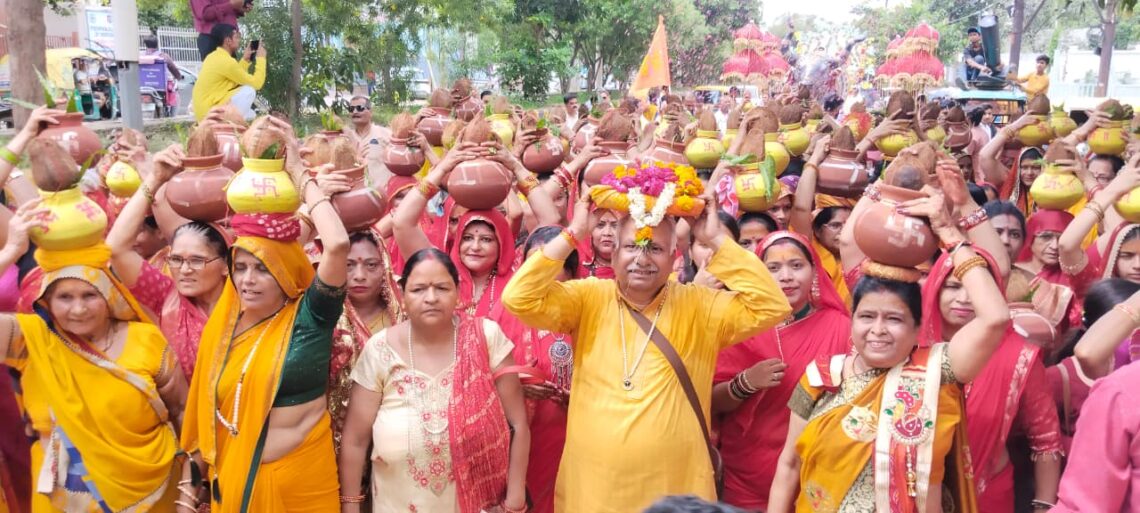 महाकाल की नगरी सा सजा यमुना तट, कलश यात्रा के साथ बही श्रीराम कथा की रसधार