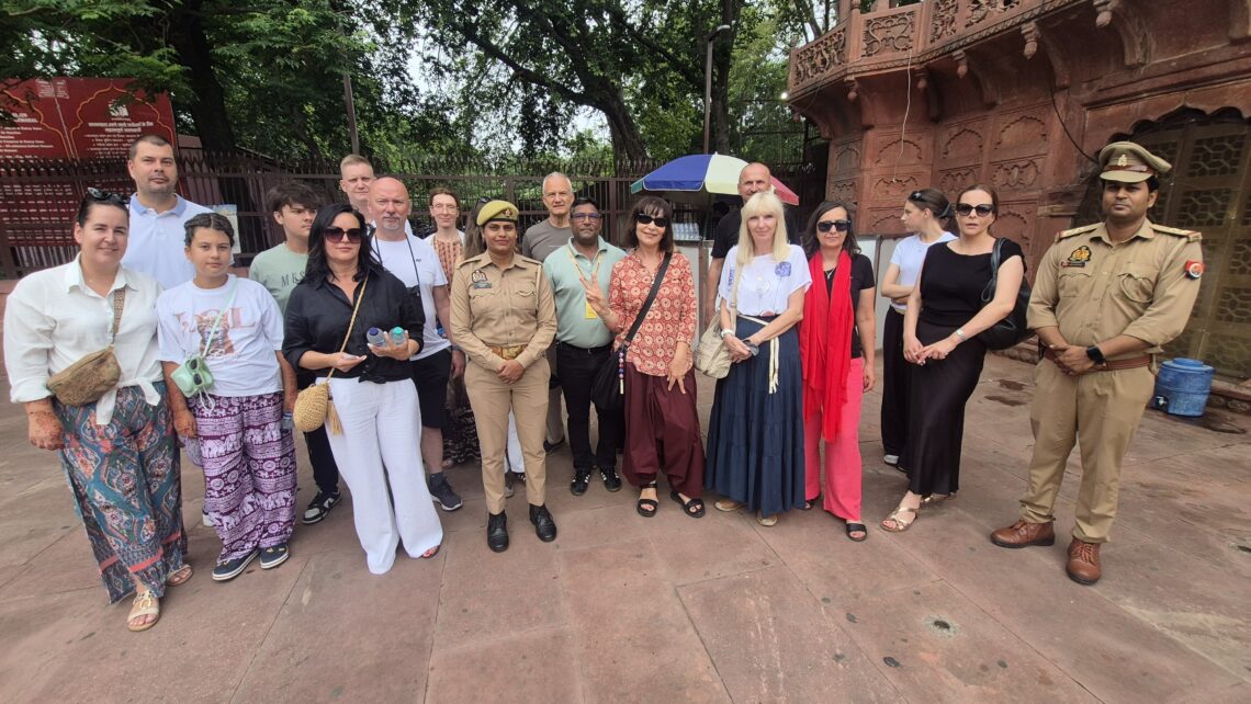 ऑपरेशन टूरिस्ट डिलाइट: ऑस्ट्रिया के पर्यटकों का ताज सुरक्षा पुलिस ने किया गर्मजोशी से स्वागत