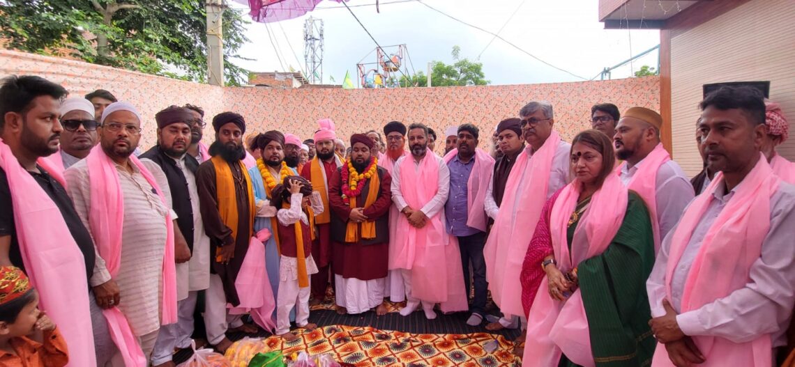 दरगाह कदम रसूल पर जश्ने ईद मिलादुन्नबी ﷺ और सालाना उर्स की रौनक, सरकारी चादर का जुलूस बना एकता की मिसाल