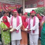 रक्षाबंधन पर सपा की पहल, जरूरतमंद महिलाओं को 20 रुपये किलो में बांटी चीनी