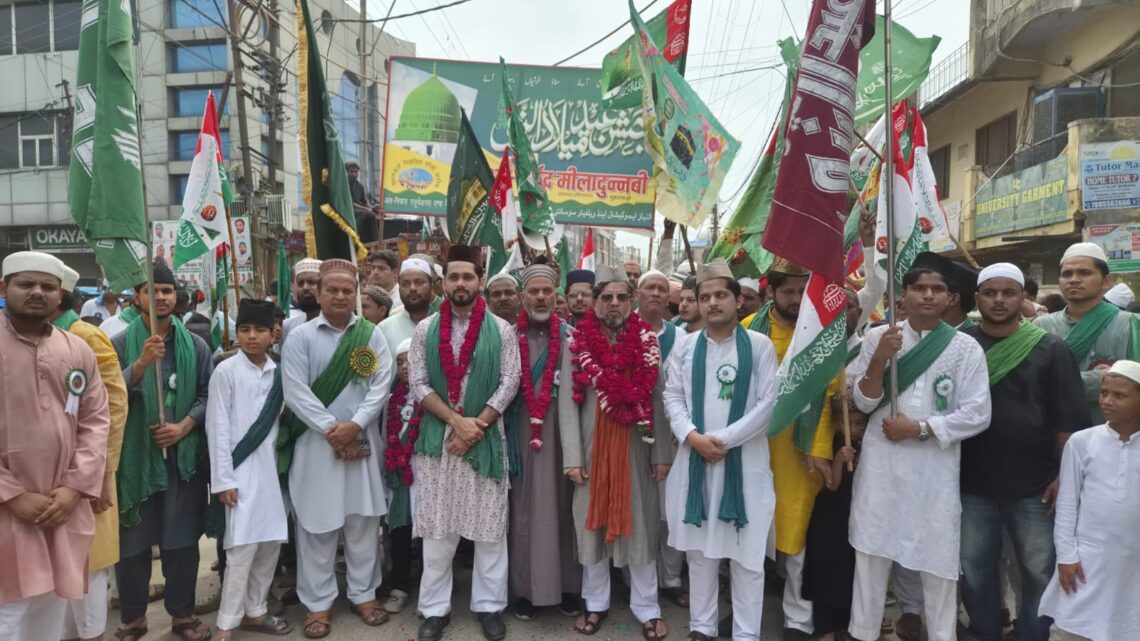 علی گڑھ میں عشقِ رسول ﷺ کا جلوہ، تقریباً 35 مقامات سے جلوسِ محمدی برآمد