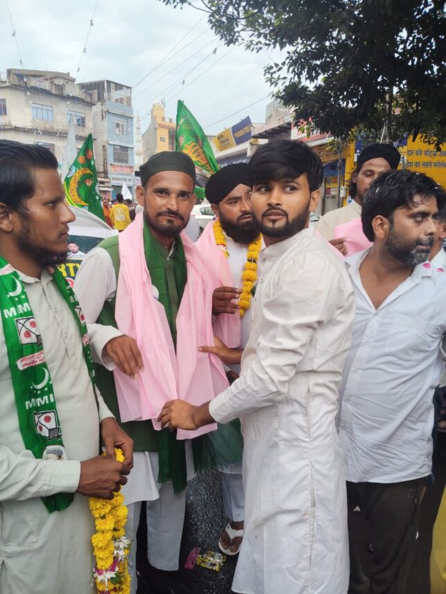 जश्न-ए-मिलादुन्नबी के जुलूस में शामिल हुए मिर्ज़ा मुकर्रम बेग