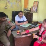 रक्षाबंधन पर रक्षक बनी आगरा पुलिस, महिला का लाखों का सामान समेत पर्स बरामद