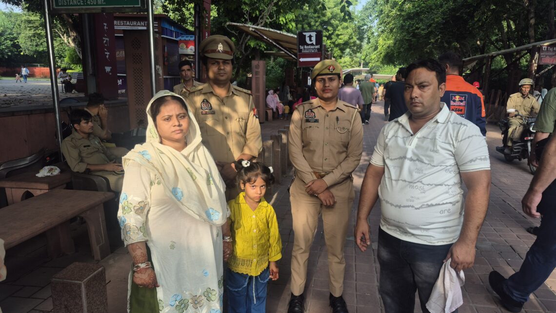 ताजमहल घूमने आई 4 वर्षीय बच्ची परिवार से बिछड़ी, ताज सुरक्षा पुलिस ने 30 मिनट में मां से मिलाया