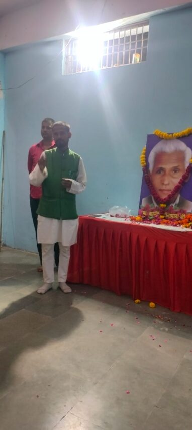 वाल्मीकि समाज के महापुरुष के कार्यक्रम में पहुंचे मिर्जा मुकर्रम बेग, पुष्प अर्पित कर रखे विचार