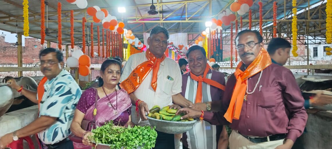 सुंदरकांड की चौपाइयों से गूंजा कर्मयोगी गौशाला परिसर, श्रद्धा से गायों को अर्पित किया छप्पन भोग