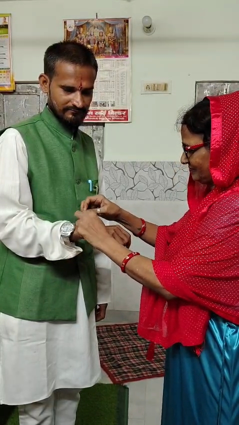 एआईएमआईएम प्रदेश संयुक्त सचिव मिर्जा मुकर्रम बेग ने शांति देवी से बंधवाई राखी