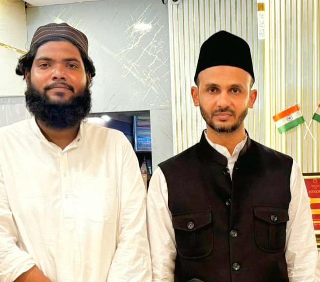 आगरा में मौलाना मुहम्मद अल्तमश रहमानी से मिले संभल सांसद जियाउर रहमान बर्क