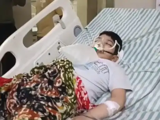 एसएन मेडिकल कॉलेज में छत का प्लास्टर गिरने से घायल 10 वर्षीय उमेर की मौत