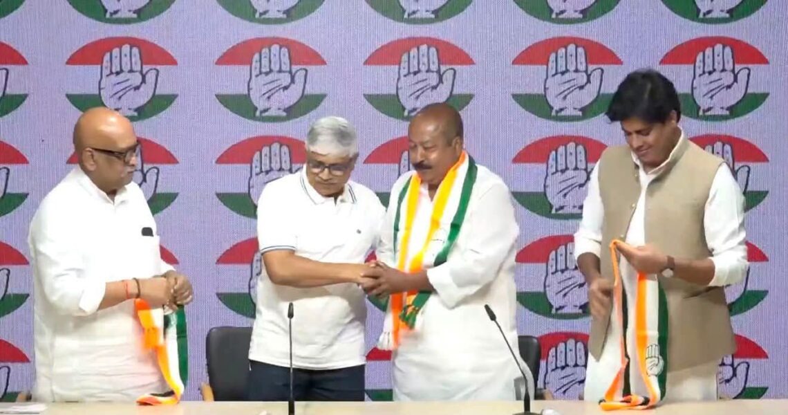 AIMIM को बड़ा झटका: मशहूर टीवी पैनलिस्ट सैयद आसिम वकार कांग्रेस में शामिल