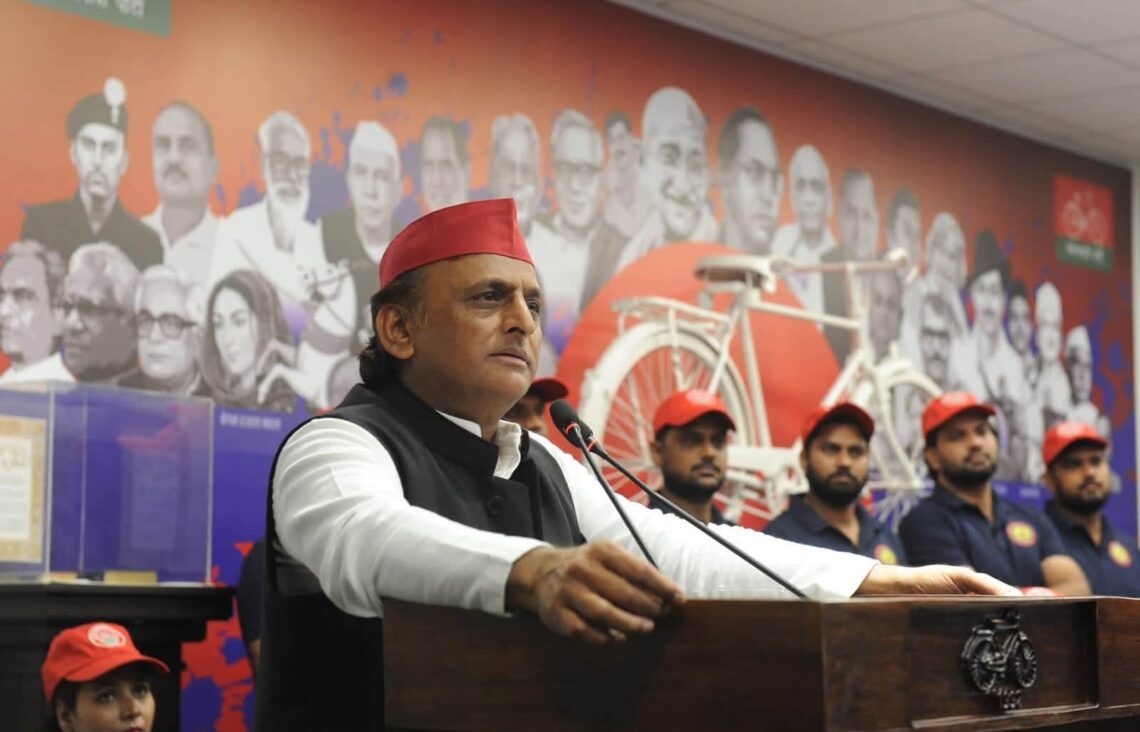 “भाजपा के बहुरूपियों से सावधान रहें” — अखिलेश यादव का BJP पर बड़ा हमला
