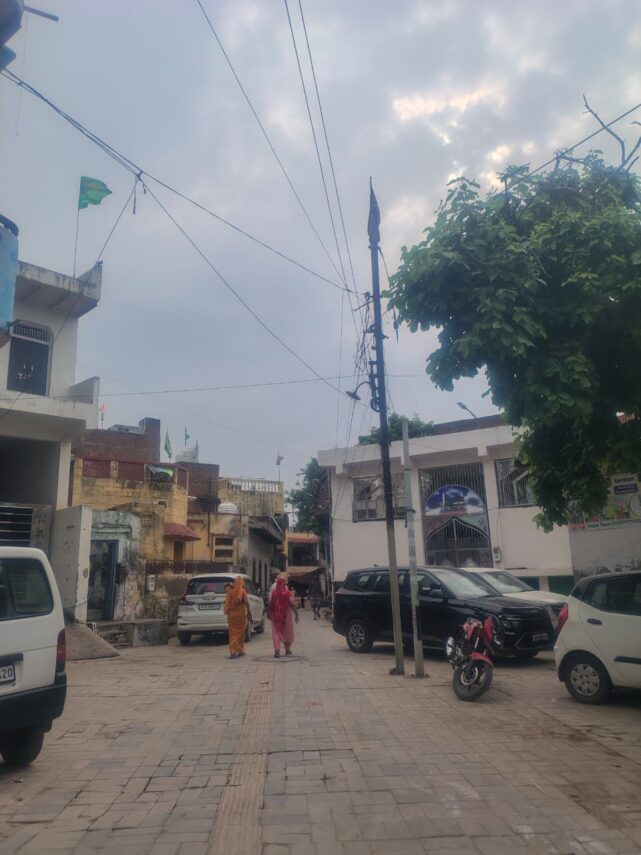 बिल्लौचपुरा कब्रिस्तान के पास खराब स्ट्रीट लाइटों से अंधेरा, लोगों को हो रही परेशानी