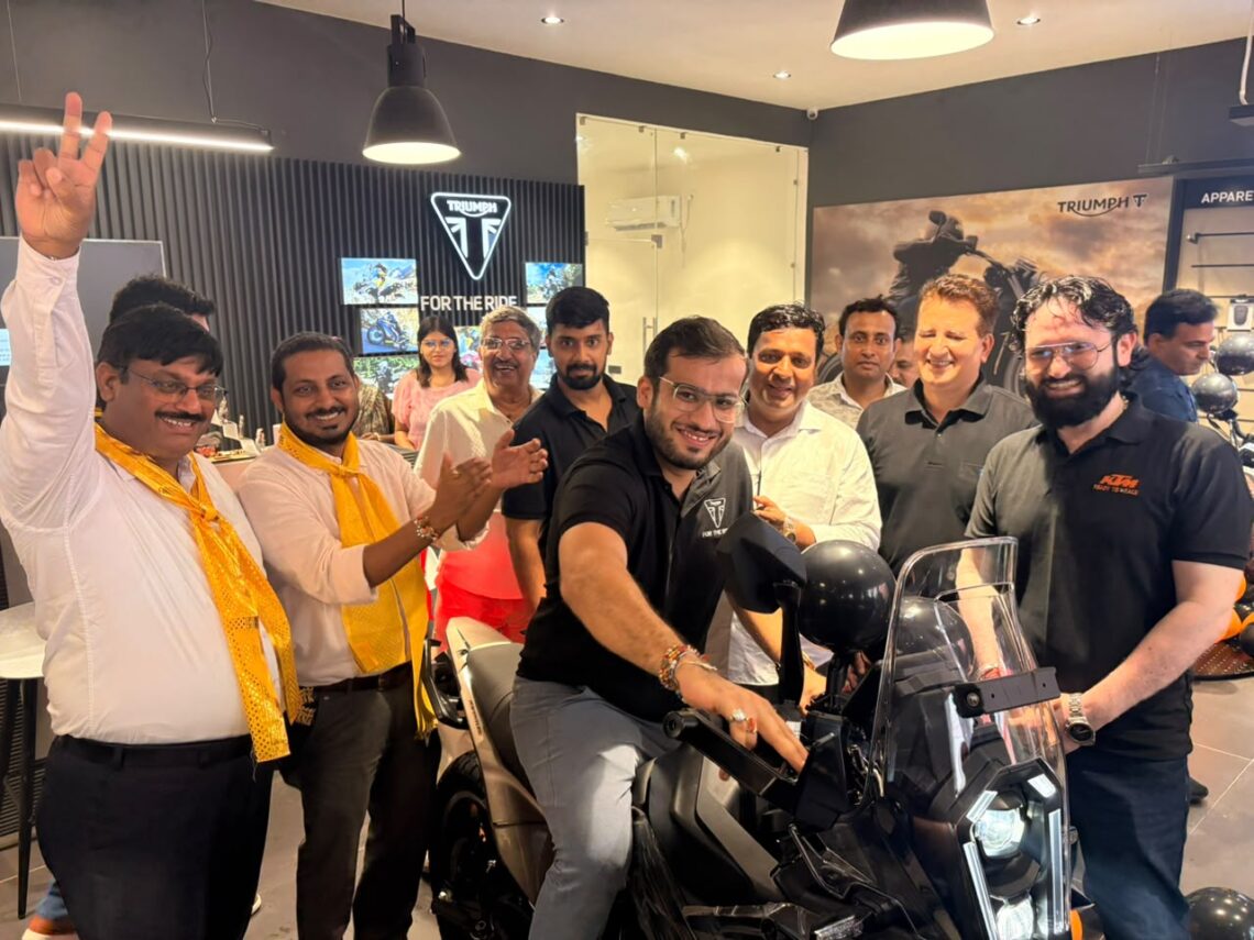 मथुरा में KTM और Triumph के नए शोरूम का भव्य शुभारंभ, बाइक प्रेमियों को मिलेगा विश्वस्तरीय राइडिंग अनुभव