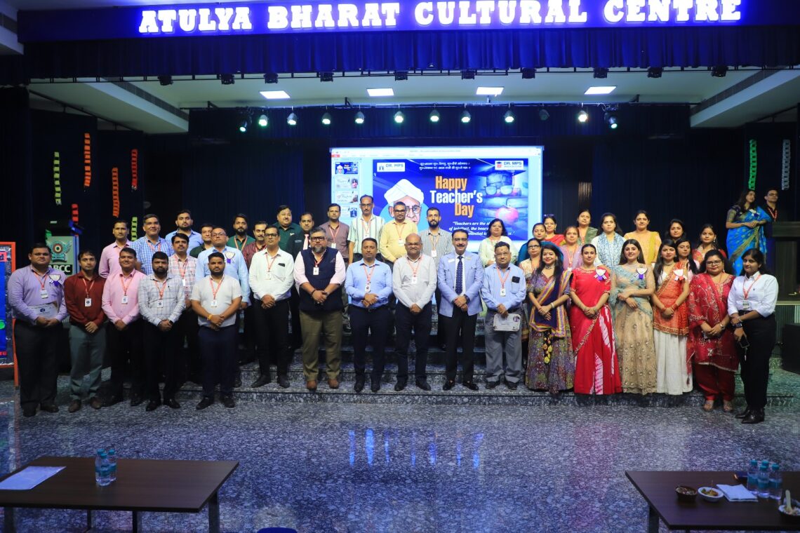 शिक्षकों के सम्मान में डॉ. एमपीएस वर्ल्ड स्कूल में सजा ज्ञान और संस्कारों का मंच