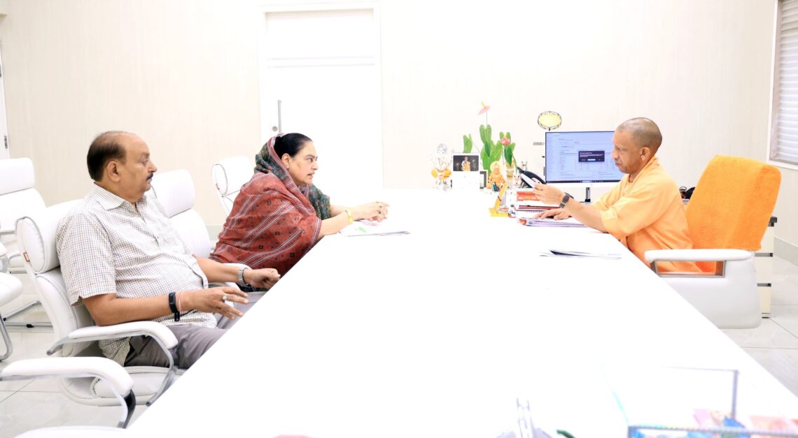 योगी से मिले रानी पक्षालिका सिंह और अरिदमन सिंह, बाह के विकास को लेकर हुई अहम चर्चा
