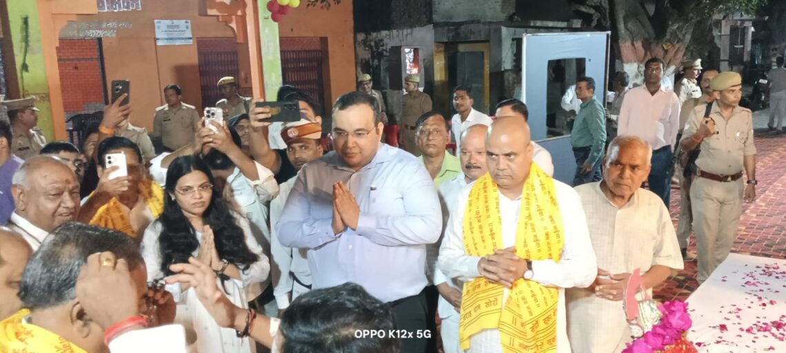 सेवा संकल्प अभियान से जगमगाया कासगंज, एक लाख दीपों से रोशन हुए कार्यालय, घाट और मंदिर