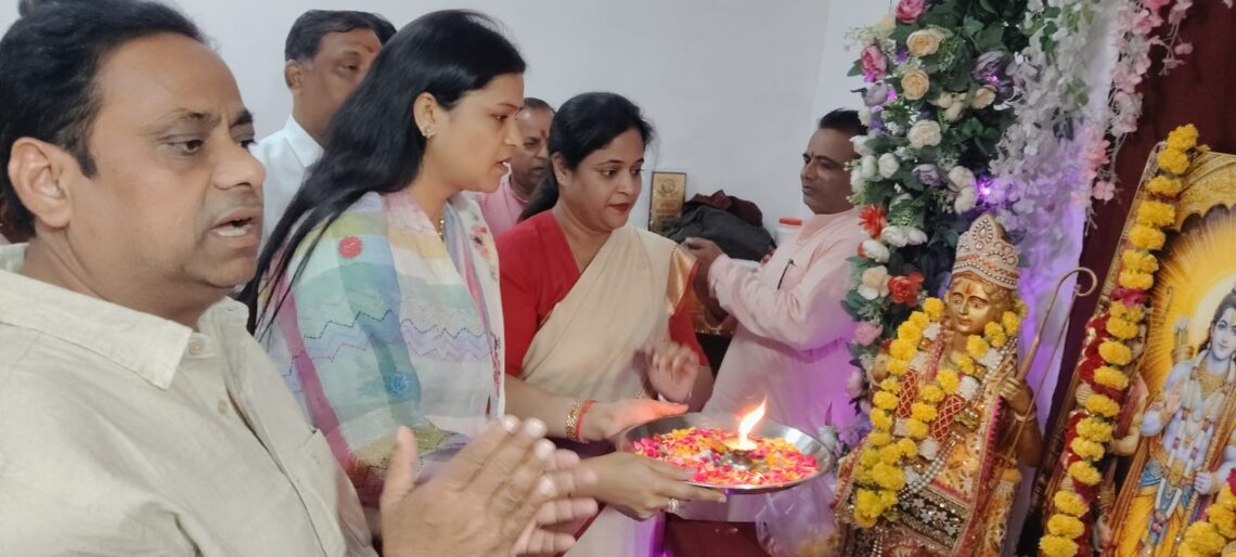 जनकपुरी केंद्रीय कार्यालय में जिला पंचायत अध्यक्ष डॉ मंजू भदौरिया ने की महाआरती