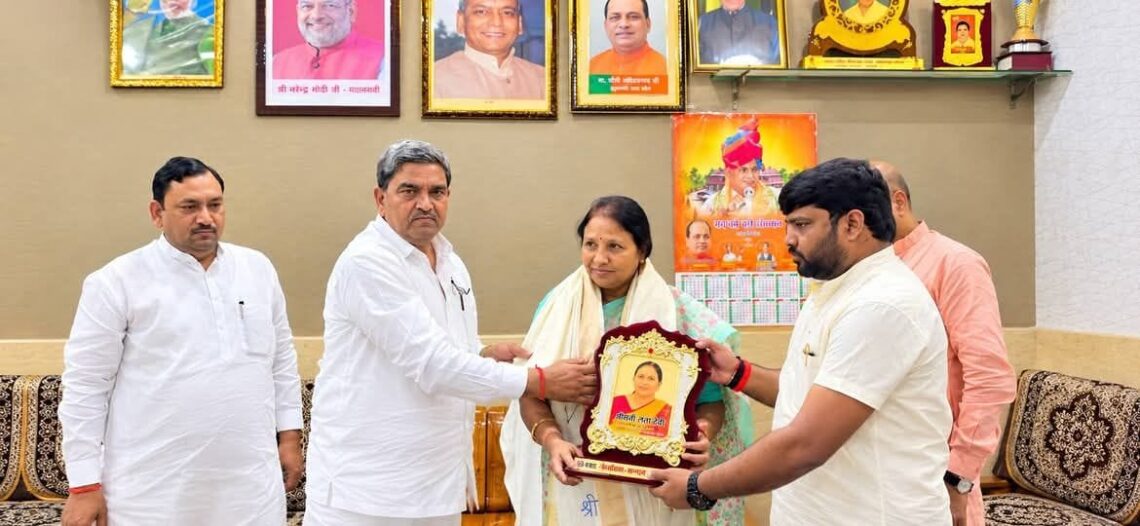 भाजपा ब्रज क्षेत्र प्रभारी गीता शाक्य का कासगंज में भव्य स्वागत, विभिन्न सत्रों में संगठनात्मक बैठकों को किया संबोधित