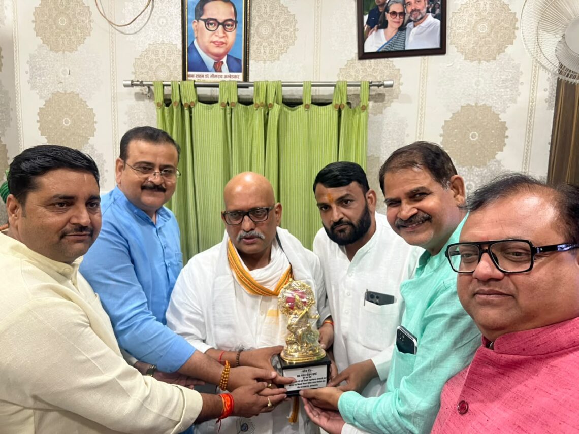 सपा के पूर्व छात्र नेता मदन मोहन शर्मा ने कांग्रेस की सदस्यता ग्रहण की