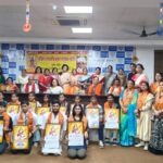 हिंदी में उत्कृष्ट अंक लाने वाले मेधावियों का सम्मान, खिल उठे चेहरे