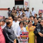 आगरा में मुख्य निर्वाचन आयुक्त के विरुद्ध कांग्रेस का विरोध प्रदर्शन