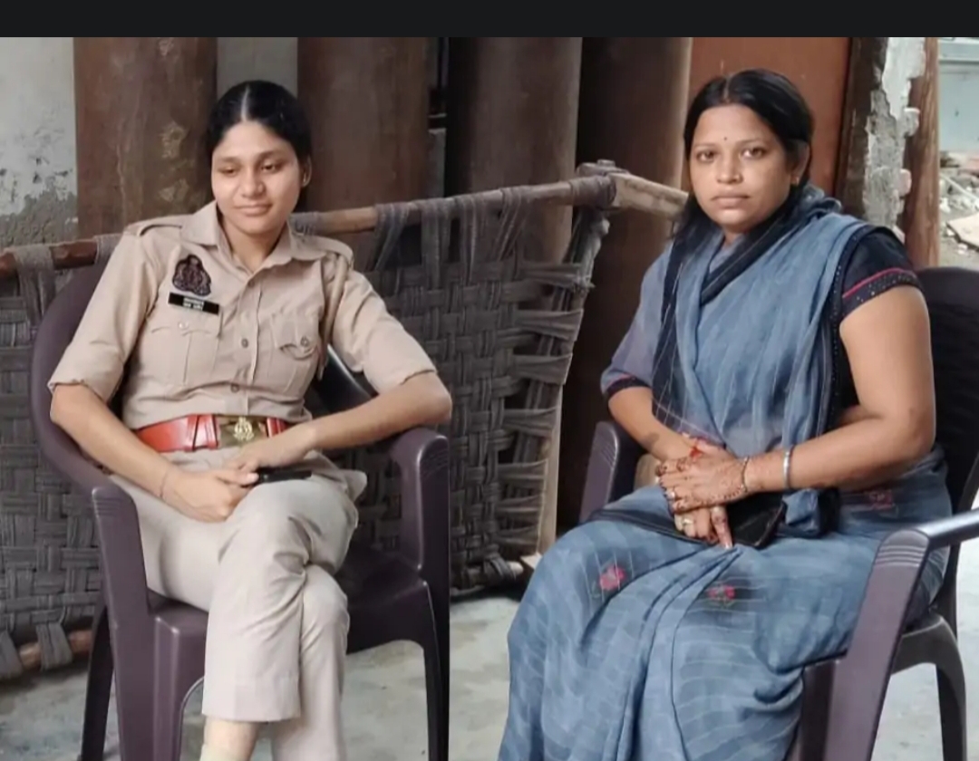 सीएम योगी के मथुरा दौरे से पहले हिंदू महासभा की नेता नजरबंद, दो नेताओं के घर पुलिस की दबिश