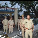सादाबाद के इस्लाम नगर में दोहरे हत्याकांड के बाद पीड़ित परिवार से मिले AIMIM नेता, हत्यारों की गिरफ्तारी की मांग