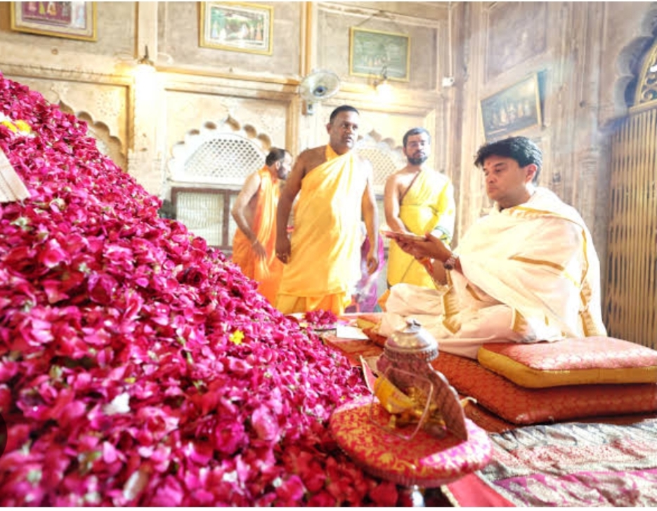 आखिर क्यों 250 साल से एक सूफी संत की दरगाह पर सिर झुकाता है सिंधिया राजघराना?