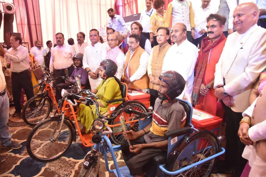 लव कुश रामलीला कमेटी के लालकिला मैदान में दिव्यांगजनों के लिए विशेष मेगा हेल्थ कैंप संपन्न|