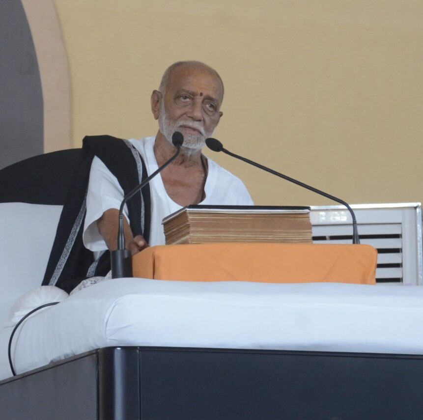 रामनाम में डूबा आगरा, बापू बोले—भोजन कम करो, भजन ज्यादा