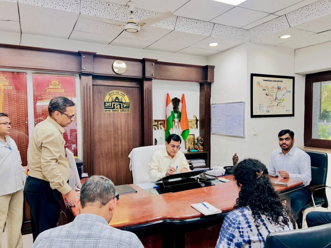 आगरा विकास प्राधिकरण के नवागत उपाध्यक्ष विजय कुमार ने संभाला पदभार