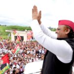 रायबरेली पहुंचा अखिलेश यादव का ‘PDA रथ’, समर्थकों की भारी भीड़ से रुका काफिला