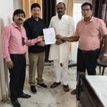 145 साल पुराने कासगंज RMS को फिर शुरू कराने की मांग, सांसद देवेश शाक्य को सौंपा ज्ञापन