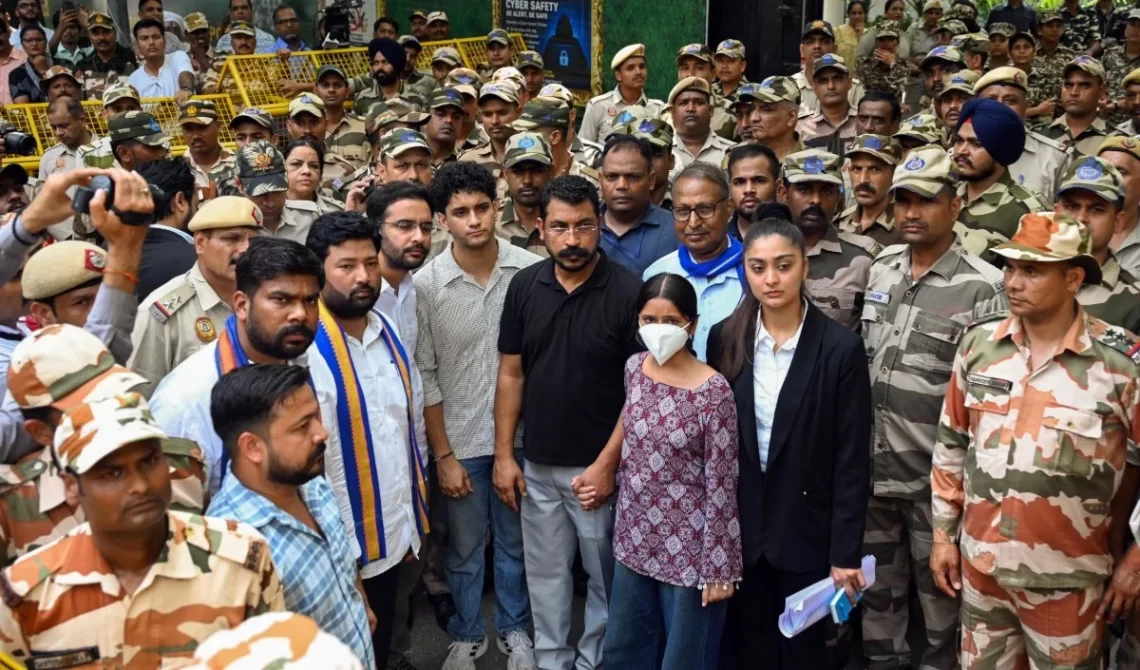 जंतर-मंतर मारपीट मामले में स्वतंत्र भारद्वाज की बढ़ीं मुश्किलें, FIR में SC/ST एक्ट की धाराएं जोड़ी गईं
