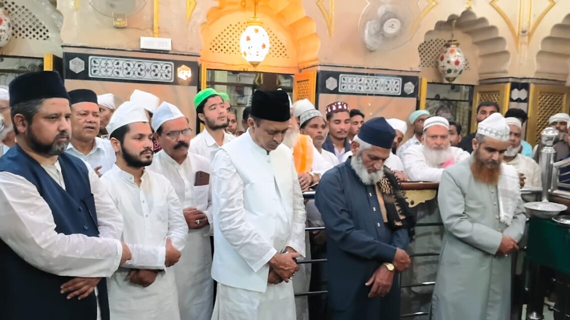 दरगाह हज़रत सय्यदना शाह अमीर अबुल उला में सालाना जलसा जश्न-ए-गौस-ए-आज़म आयोजित