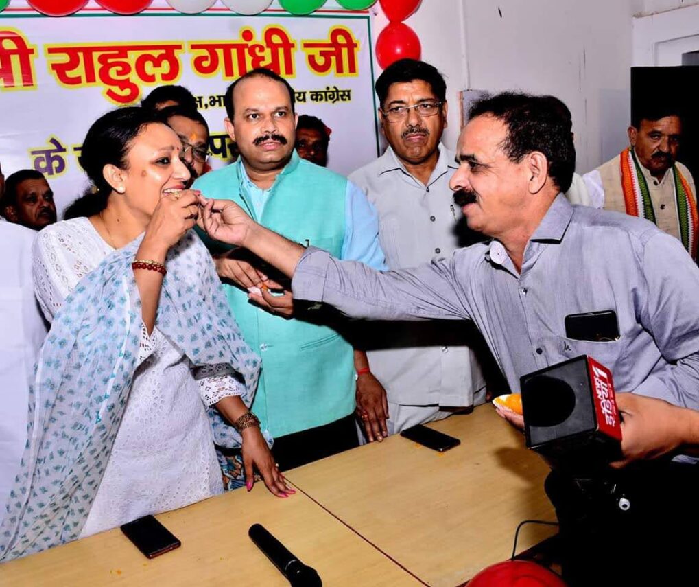 आराधना मिश्रा ‘मोना’ के नेतृत्व में 2027 की तैयारी में संगठन को मजबूत करने की बड़ी जिम्मेदारी — अयाज़ खान अच्छू