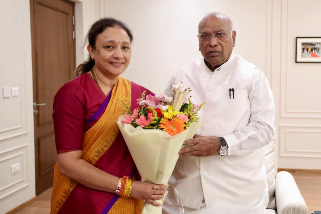 नई जिम्मेदारी के बाद आराधना मिश्रा मोना ने खरगे, राहुल गांधी और प्रियंका गांधी से की मुलाकात
