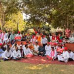 आगरा में संविधान बचाओ आंदोलन: सपा महिला-युवा कार्यकर्ताओं की पुलिस से झड़प, लाठी चलाने का आरोप