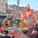 “बरषहिं सुमन देव मुनि बृंदा…” — पुष्पवर्षा के बीच निकली ऐतिहासिक राम बारात, आगरा वासी बने प्रभु के बाराती