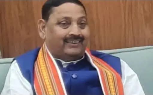 यूपी की सियासत में हलचल: पूर्व BJP सांसद धर्मेंद्र कश्यप के सपा में जाने की अटकलें तेज, ‘ये दोस्ती हम नहीं तोड़ेंगे’ गाने का वीडियो चर्चा में