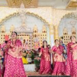 जनक भवन से चलीं सिया, सजल हुए सब नैन…