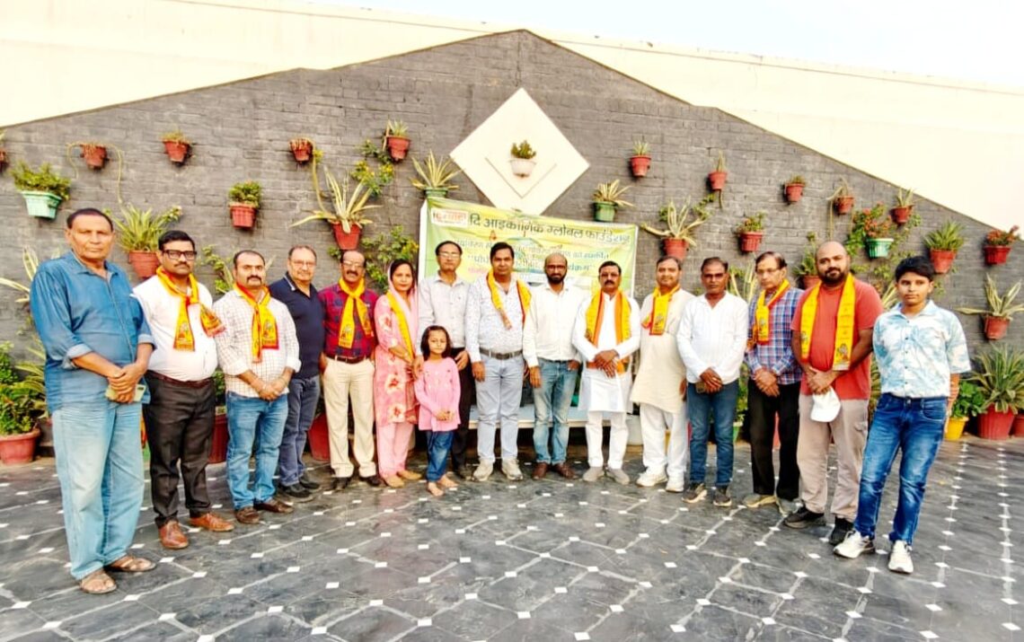 नवरात्रि पर प्रकृति वंदन का संदेश, दि आइकॉनिक ग्लोबल फाउंडेशन ने वितरित किए तुलसी व अन्य पौधे