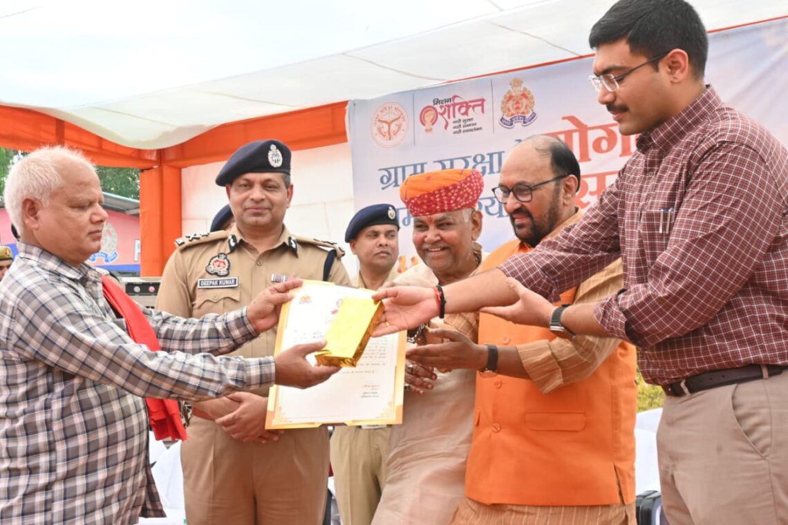 12 Gram Praharis Honoured in Agra; UP Government Announces 40% Increase in Honorarium