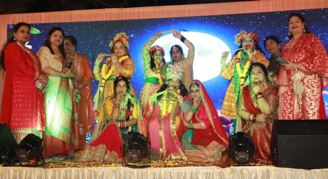 आगरा में सरगी मेले में बिखरे पंजाबियत के रंग, गिद्दा-टप्पे और महारास ने बांधा समां