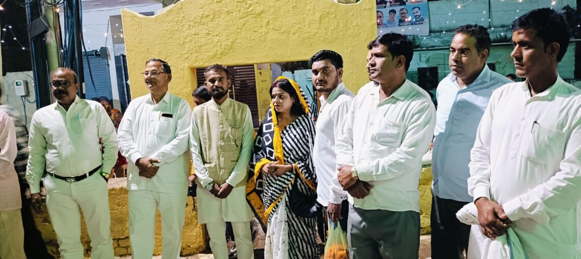 वाल्मीकि शोभायात्रा में शामिल हुए AIMIM प्रदेश संयुक्त सचिव मिर्जा मुकर्रम बेग और प्रिया चौहान