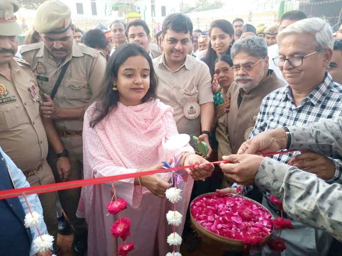 विश्व प्रसिद्ध देवा मेला का डीएम की पत्नी ने किया शुभारंभ