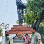 शहीद अशफ़ाक उल्ला खां की जयंती पर AIMIM नेताओं ने किया माल्यार्पण
