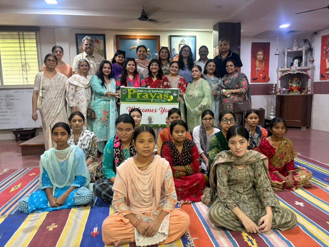 बालिकाओं के लिए एलईडी भेंट कर लायंस क्लब प्रयास ने वनवासी कल्याण आश्रम में की सेवा