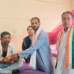 गांधी-शास्त्री जयंती पर सेवा और समर्पण की मिसाल, अजमल खान के नेतृत्व में जरूरतमंदों को बांटे फल